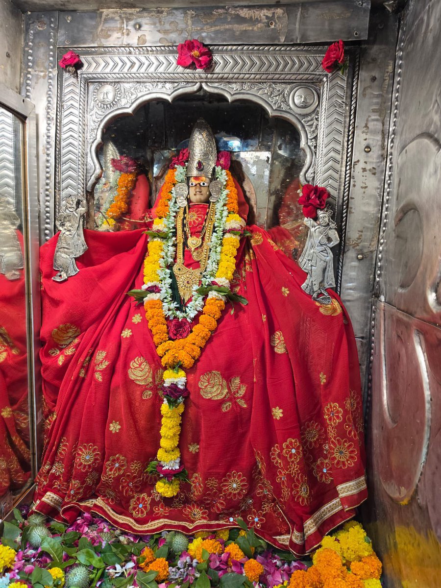 12Jyotirling's tweet photo. श्री ॐकारेश्वर ज्योतिर्लिंग संध्याकालीन आरती श्रृंगार | 03.10.2026

Shri Omkareshwar Jyotirlinga Evening Aarti Shringar | 03.10.2026 https://t.co/tiSZ8ykfWf
