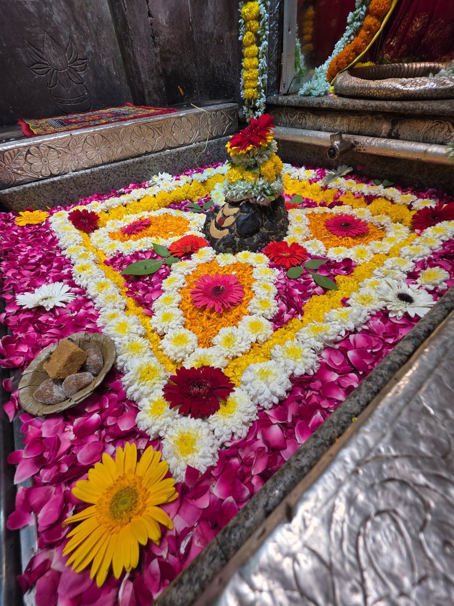 12Jyotirling's tweet photo. श्री ॐकारेश्वर ज्योतिर्लिंग संध्याकालीन आरती श्रृंगार | 03.10.2026

Shri Omkareshwar Jyotirlinga Evening Aarti Shringar | 03.10.2026 https://t.co/tiSZ8ykfWf