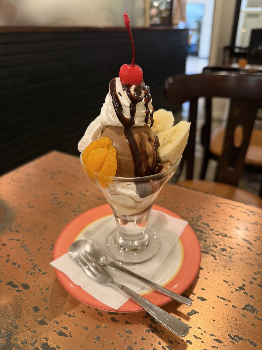 YOU79454656's tweet photo. 今日の休憩ご飯😋
ここのサンドイッチ初めて食べたけど
パンふわふわでめちゃくちゃ
美味しかった〜😆
ちなみにチョコレート・サンデーは
下にグラノーラとか入ってなくて
アイスだったからめっちゃよかった😆
#喫茶ジャンボ https://t.co/eSYClxoVLT