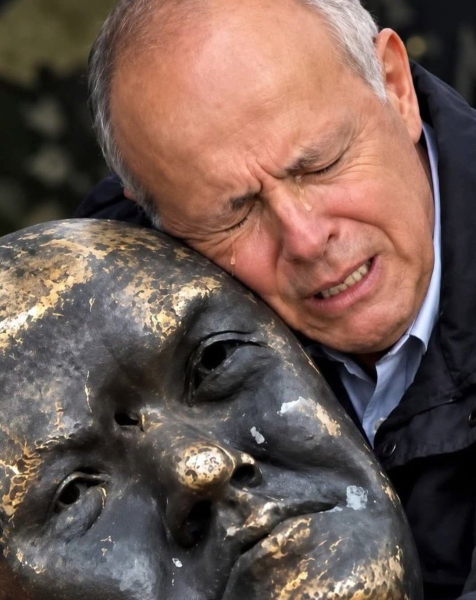 tacuilopost's tweet photo. Llanto por su AMO decapitado...😂 https://t.co/9Zfaj3cv5q
