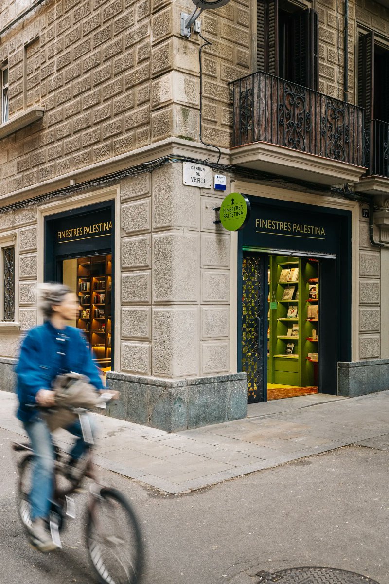 interiorsuckerr's tweet photo. Barcelona’s only Palestinian bookshop, designed by Palestinian-Spanish architect Malek Murad https://t.co/BFhv3FNF2A