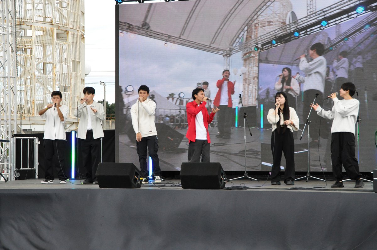 SINGularity_cit's tweet photo. 本日は新習志野のWOW Town幕張で開催された WOW! FES 2026で演奏させていただきました！
アカペラの新入生は初めてのステージでしたが、多くの人に演奏を楽しんでいただけたと思います✨️
  
#SINGularity 
#千葉工業大学 
#千葉工大 
#アカペラサークル 
#wowfes https://t.co/dHBbatsZ6O