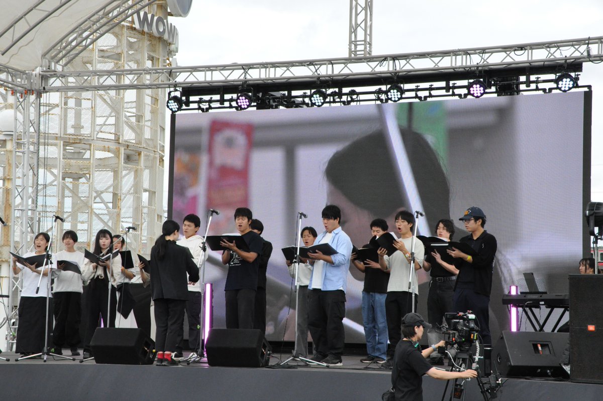 SINGularity_cit's tweet photo. 本日は新習志野のWOW Town幕張で開催された WOW! FES 2026で演奏させていただきました！
アカペラの新入生は初めてのステージでしたが、多くの人に演奏を楽しんでいただけたと思います✨️
  
#SINGularity 
#千葉工業大学 
#千葉工大 
#アカペラサークル 
#wowfes https://t.co/dHBbatsZ6O