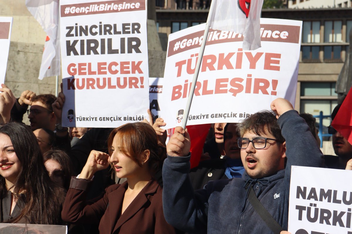 genclikbirligi's tweet photo. 📍Ulus Meydanı'ndan ilan ettik:

🇹🇷29 Ekim'de Güvenpark'tan Anıtkabir'e "Birleşen Gençlik Tam Bağımsız Türkiye" diyerek yürüyoruz!

29 Ekim'de Türk bayrağında ve Atatürk’ün Altı Ok'unda birleşelim.

Cumhuriyet’in 103. yılında Tam Bağımsız Türkiye’yi, Temiz Siyaseti ve Üreten Türkiye’yi omuz omuza kurmak için görev başındayız!