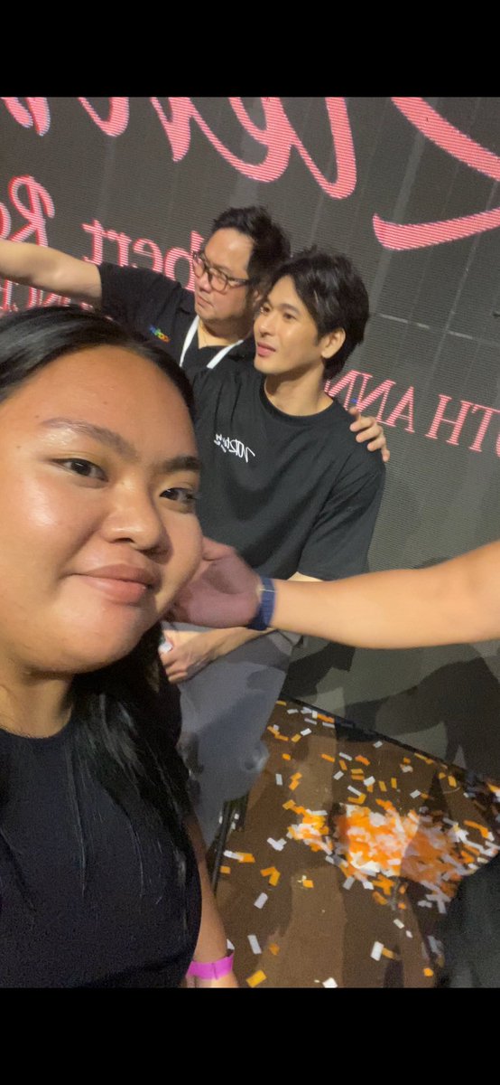 iahbears's tweet photo. AHHH SUMAKSES DIN!! SA LAGUNA NAMAN PLEASE @itswilbertross thank you! https://t.co/6Dj5VxJ7C2