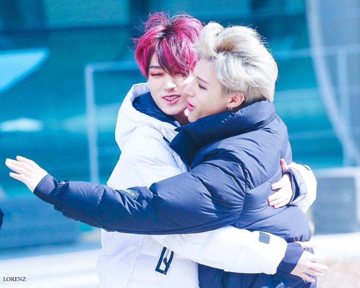 8mks1Butt's tweet photo. “Maybe we can grow up together
Maybe we can storm any weather
Maybe I can hold you to my chest until its better
Maybe we can grow up together”
#StuckSinceDay1 https://t.co/ZykRwWF8YY