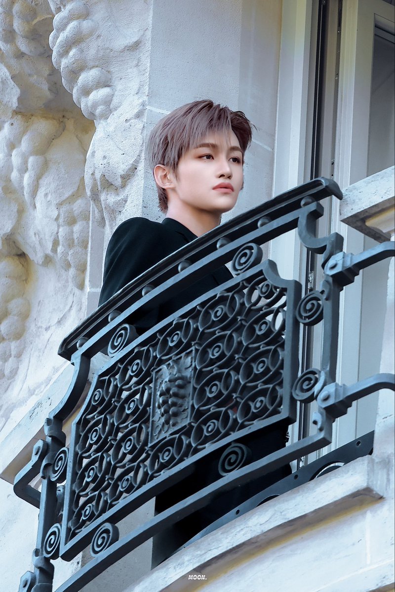 Moon_060328's tweet photo. 261003 🇫🇷

성 위에 나타난 왕자님 🏰✨

#TWS #투어스
 #JIHOON  #ジフン #지훈 
 #Celine #CelineEte2027 #MichaelRider https://t.co/to3lmVaN7t