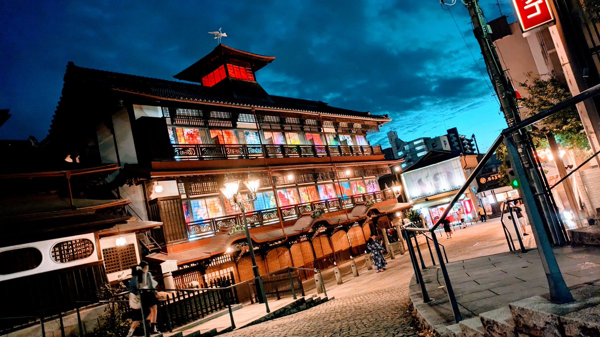 ooga_R's tweet photo. 四国旅行なう！1日目は愛媛！
周りを見ただけの道後温泉！！子供たちを初人力車乗せて引いてくれたお兄さんめっちゃ良い人で6歳児大喜びではっぴー✌🏻·͜·✌🏻 https://t.co/ufsPDXVfcm