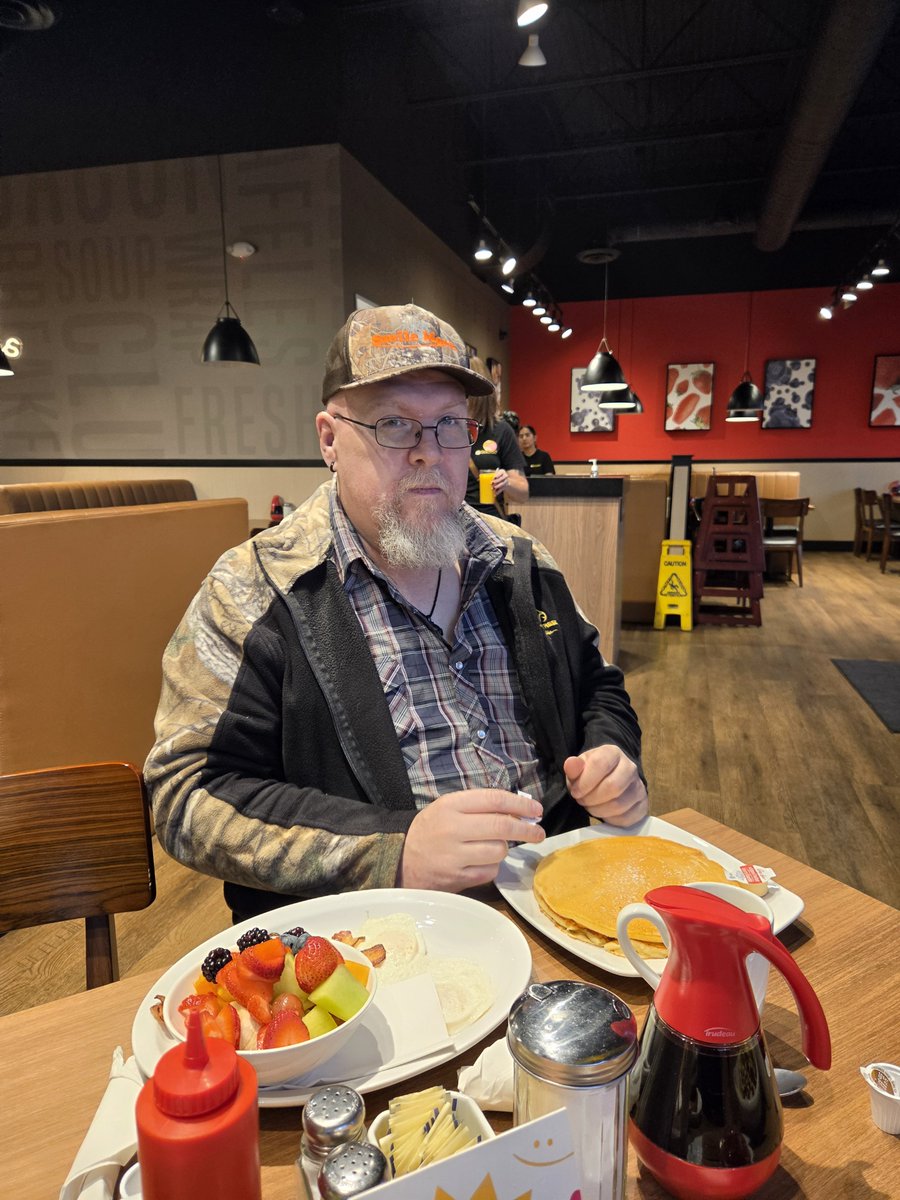 SterlingRo47345's tweet photo. IT'S ANOTHER FREEDOM WARRIORS GROUP BREAKFAST SATURDAY, AND THE "O.G." ONTARIO CHAPTER WOULD LIKE TO GIVE A SHOUT OUT TO OUR BEAUTIFUL BELOVED ALBERTA PREZ AND REP, @KelliDPowers
(WE LOVES YA ❤️).
#FreedomWarriors 
#ConvoyAlumni 
#FuckTheGovernment
#ProHumanity
#TeamFreedom
✌️😎 https://t.co/pt3yNQq7MJ