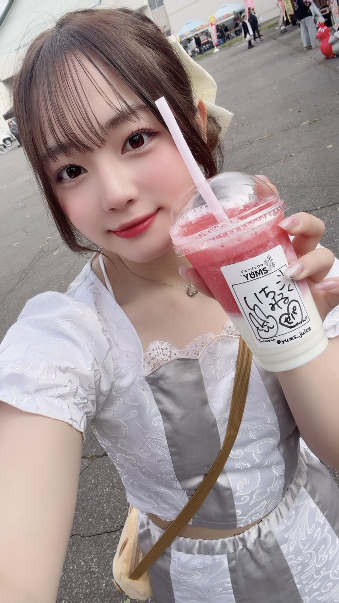 fruity_aoi's tweet photo. おとうきょうついたよ〜✈️

今日は
ぴっぷULTRA LIVE2026
ありがとうございました！！！
比布なのに会えた方、比布だから出会うことができた方！
お話しできてとても嬉しかったです！

白いちご担当として地元、【いちごの町】比布でライブできて嬉しかったです！🤍🍓

いちごみるく最近ハマってるよ~ https://t.co/Ici5eLRdR2