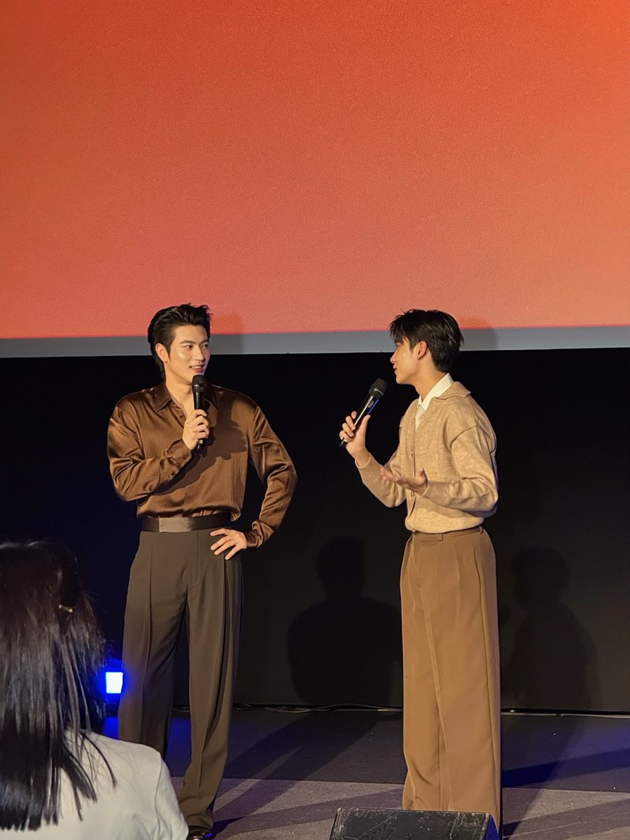 ArunRungTH's tweet photo. สองเด็กที่เอนจอยกับการพูดคุยที่สุด

INNONGSA FANMEET IN MILAN 

#InnOngsaFM_Milan
#InnOngsa #อินองศา https://t.co/zEM9kdq7oE