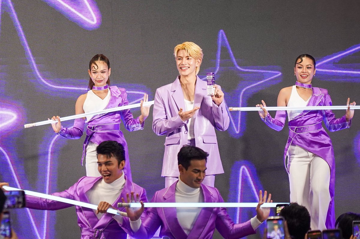 iconsiam's tweet photo. พี่พรีเซนเตอร์ฟันขาวมากกก

THAYAxFOURTH AT ICONSIAM 

#THAYAxFOURTH #Fourthnattawat #โฟร์ทณัฐวรรธน์ #BrushAndBright #ยาสีฟันทยา https://t.co/QCNYJTPUbL