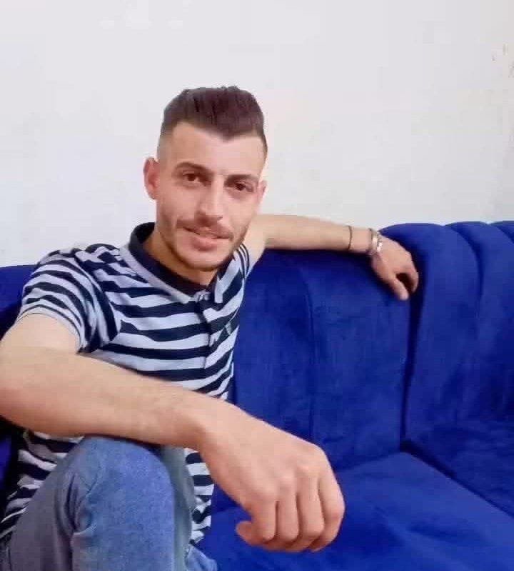 AnasAlSharif0's tweet photo. استشهاد الشاب محمد طلعت عقل من مخيم جباليا، متأثرًا بإصابته بطلق ناري في الرأس برصاص الاحتلال قبل عدة أيام في دير البلح وسط قطاع غزة . https://t.co/eqzDwmsSRV