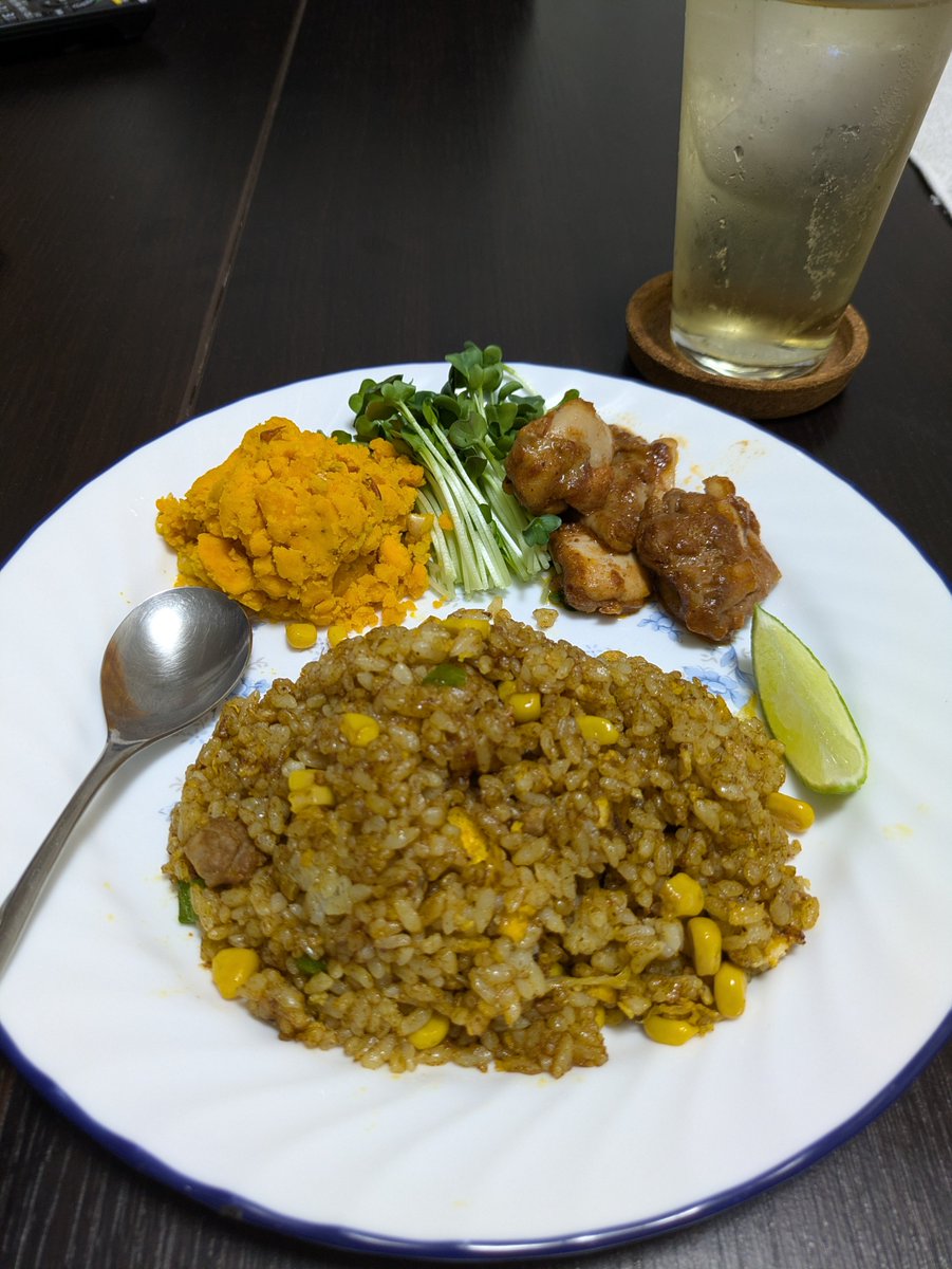 lookkg191's tweet photo. 今夜はメキシカンピラフ風とスパイシーチキン、かぼちゃのサラダで晩ごはん
家族にはなかなか好評でした✌️ https://t.co/yCxo2S0G4J