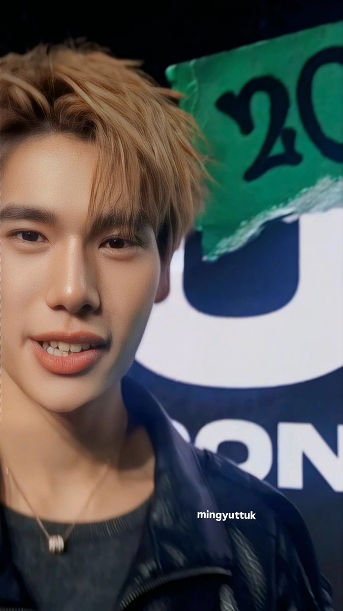 mingyuttuk's tweet photo. eh lu tuh ya kecil lembut KECIL dan lembut dan lucu dan separuh nafasku dan my mawar merah gw🤍

#Phuwin1stFanconinIndonesia https://t.co/Nq4yvqRSK2