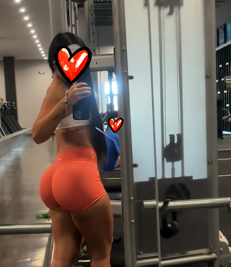 AlfaDomina1's tweet photo. Mandando a bunda de cachorra pro negro arrombar sem o marido descobrir. https://t.co/vP0WERlMGK