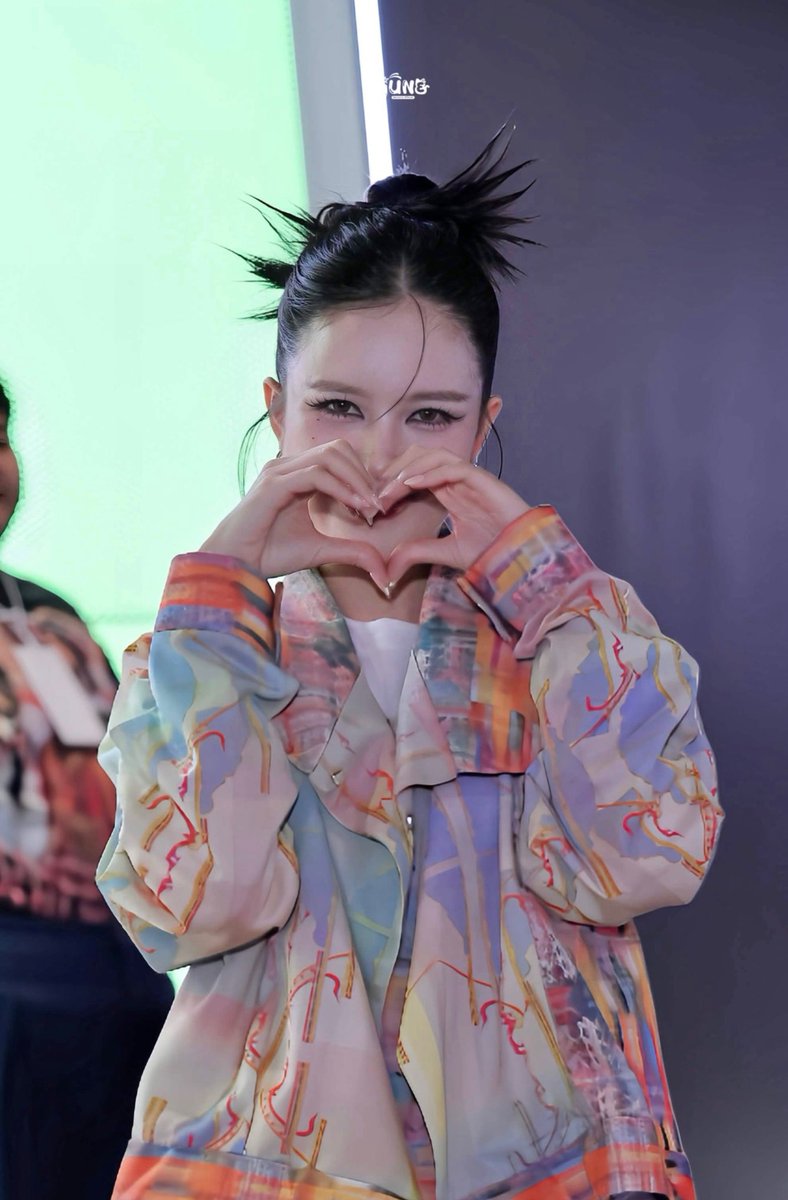 natniiiiiiiiiii's tweet photo. 👈หยุดนะ นี่คือการปล้น                  ส่งหัวใจมาเค้าเยย💕🫠

JUNE AT SIAM CENTER BIFW26
#SiamCenterBIFW2026xJUNE
#junenannirin https://t.co/pJSbLYkZXn