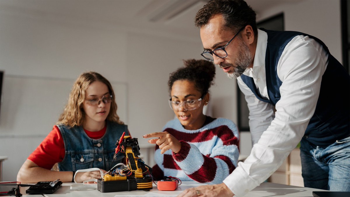 thriveinedu's tweet photo. My newest article for @Edutopia focused on Questioning and pushing student thinking  https://t.co/iW8IP2xCYL #education #edchat #AIinedu #k12 #k12education #Educación #school #edleaders https://t.co/7mQR4Z0aIg