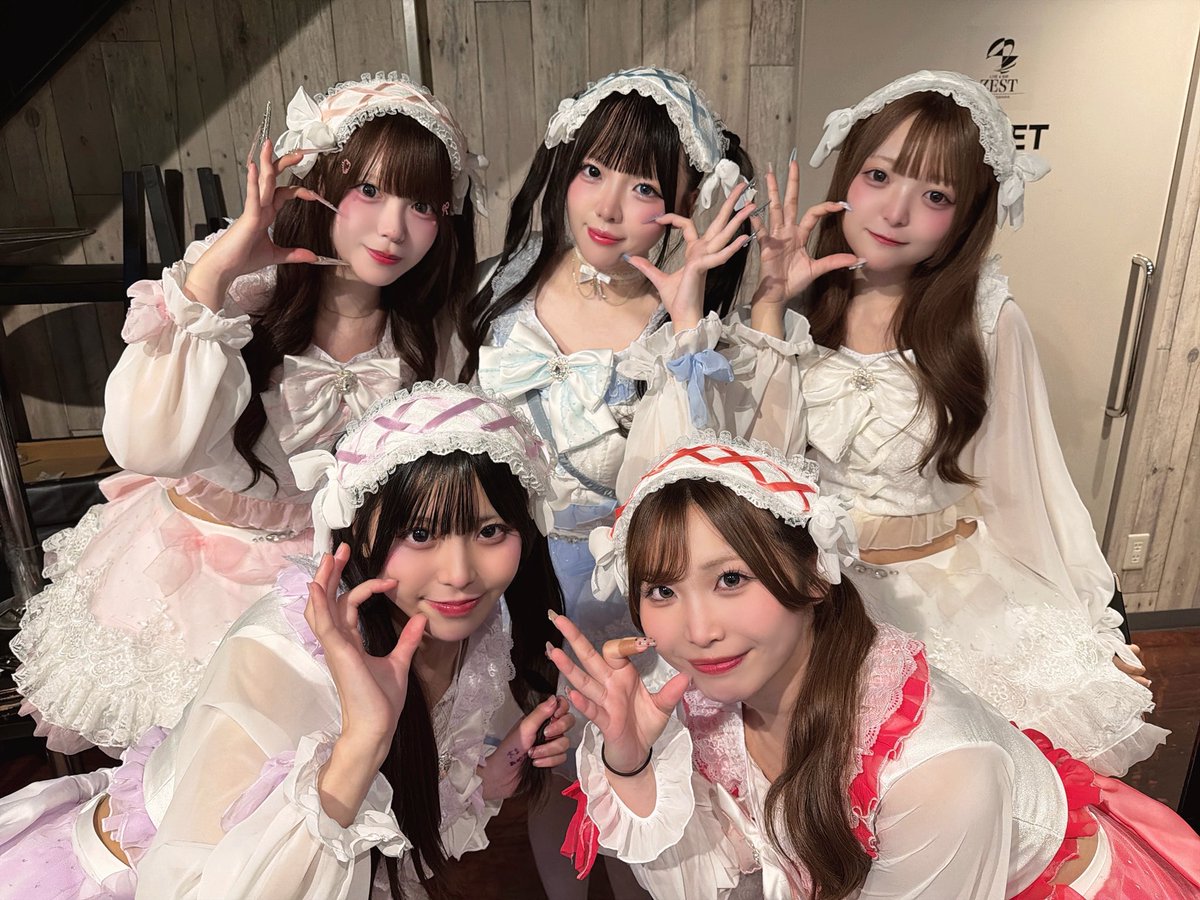 cosmelty_'s tweet photo. 本日！プレデビューライブ！S×L×Cありがとうございました†❤︎

Cosmeltyにとって初のステージ！見守ってくださり嬉しかったです♩次のライブ、デビューライブ10/6に向けてさらに頑張ります！✨ぜひ見守りに来てくださったら嬉しいです、お待ちしてます！ https://t.co/7f6mqdzPRm