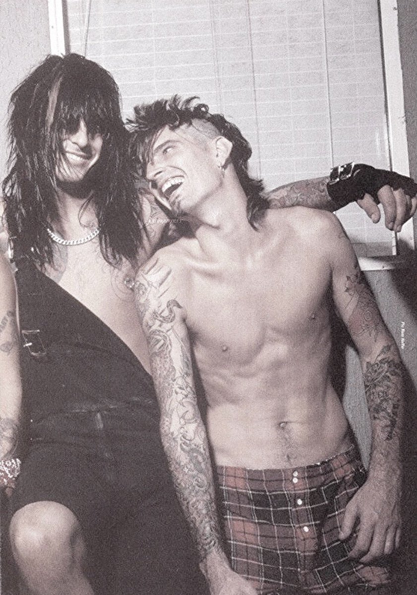 swingingsixx's tweet photo. wishing tommy lee the happiest 64th birthday! ♡ wishing you nothing but love, happiness and many more years of rock ’n’ roll! ✧ https://t.co/wYv7vPeyrq