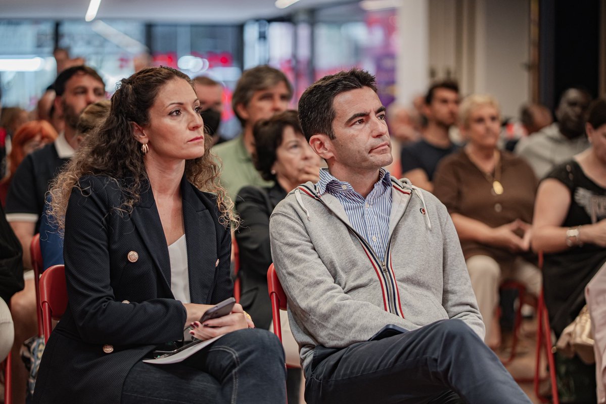 pedro_casares's tweet photo. En #Santander, en mayo de 2027, sólo hay una alternativa al caos y la nefasta gestión del Partido Popular.

Tenemos el mejor proyecto para la ciudad y al mejor candidato para ser alcalde, @fergodani.

Asamblea del @psoesantander con los compañeros y compañeras de mi agrupación. https://t.co/uCaoR169oc