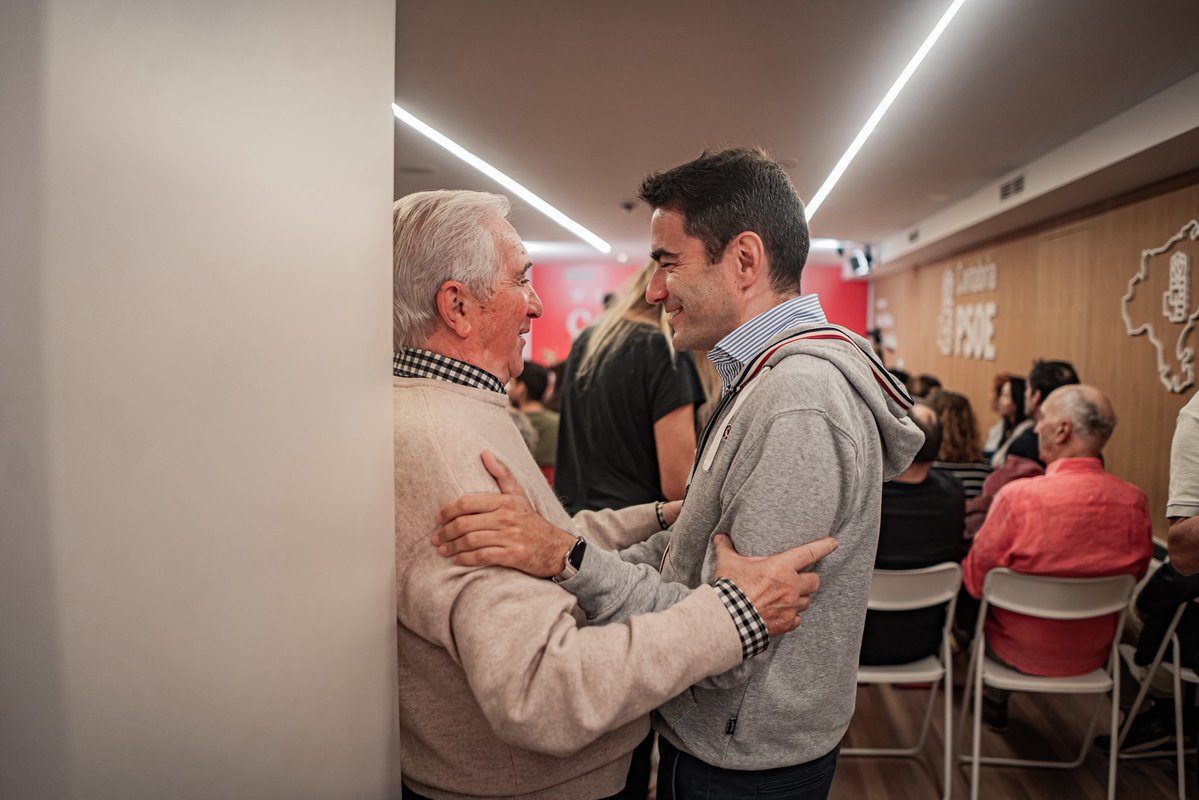 pedro_casares's tweet photo. En #Santander, en mayo de 2027, sólo hay una alternativa al caos y la nefasta gestión del Partido Popular.

Tenemos el mejor proyecto para la ciudad y al mejor candidato para ser alcalde, @fergodani.

Asamblea del @psoesantander con los compañeros y compañeras de mi agrupación. https://t.co/uCaoR169oc