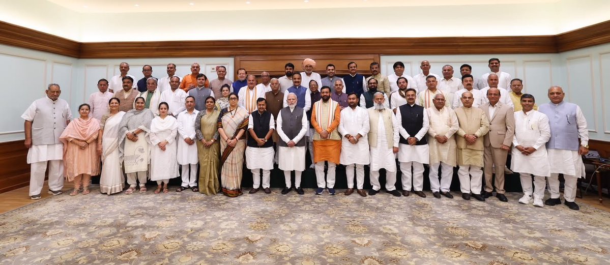 narendramodi's tweet photo. आज 7, लोक कल्याण मार्ग पर हरियाणा के सभी भाजपा विधायकों से मुलाकात बहुत सुखद रही।

उनसे कई विषयों पर बेहद सार्थक संवाद हुआ। 

बैठक में जनता-जनार्दन की बेहतर से बेहतर सेवा के साथ ही जनकल्याण के लिए और प्रभावी तरीके से काम करने पर भी चर्चा हुई।

@BJP4Haryana https://t.co/Jp3yA8hR8K
