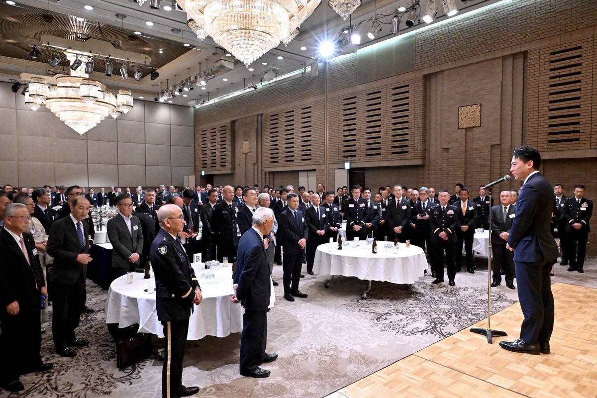 shinjirokoiz's tweet photo. 陸修偕行社の意見交換会に出席。陸上自衛隊を退職された方々が多くいらっしゃる場なので、私が推し進める退職自衛官・家族支援庁の創設など現在取り組んでいる政策などをお伝えさせていただきました。今の防衛省・自衛隊があるのは歴代の先輩方のおかげ。その皆さんの前でのご挨拶は身が引き締まる思いでした。岡部理事長、ありがとうございました。