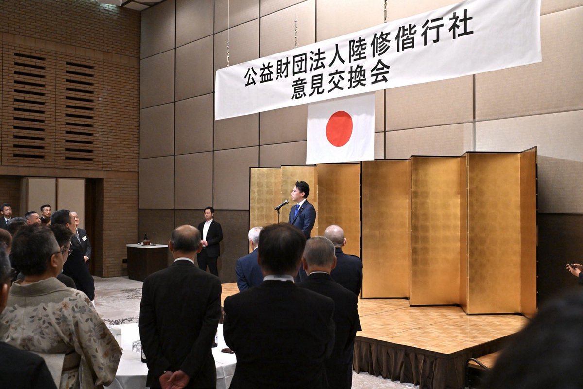shinjirokoiz's tweet photo. 陸修偕行社の意見交換会に出席。陸上自衛隊を退職された方々が多くいらっしゃる場なので、私が推し進める退職自衛官・家族支援庁の創設など現在取り組んでいる政策などをお伝えさせていただきました。今の防衛省・自衛隊があるのは歴代の先輩方のおかげ。その皆さんの前でのご挨拶は身が引き締まる思いでした。岡部理事長、ありがとうございました。