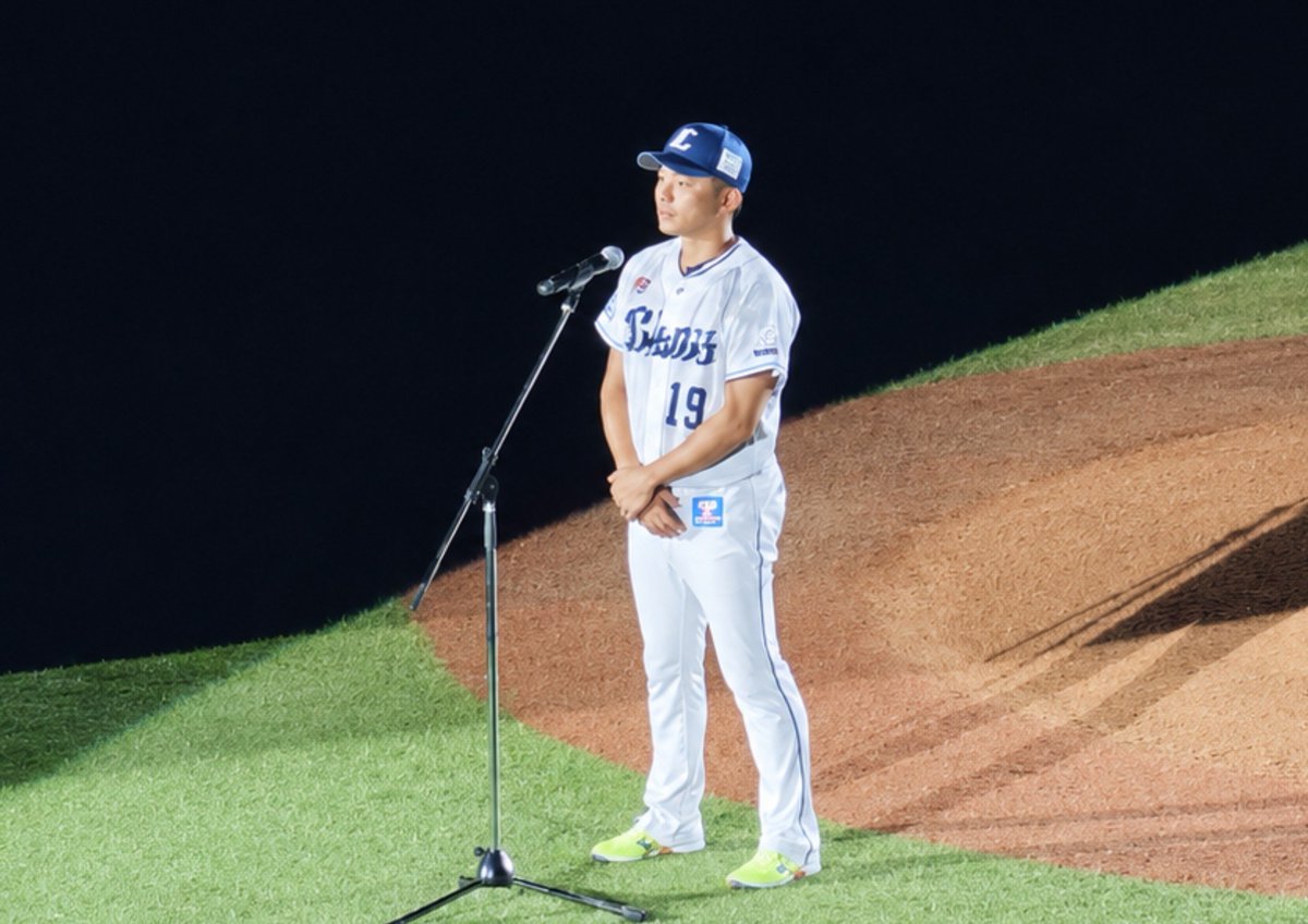 CerberusTony's tweet photo. 涙以上に笑顔あふれるセレモニーでした

今年は川端さんの引退に始まり石川さんの引退で終わる1年だった

長い間お疲れ様でした

今いる若手、これから入る若手達からレジェンド達を超える選手が出てくる事を願う

ヤクルトのレジェンドは努力の天才達ばかりだからね〜皆頑張れ

#swallows https://t.co/kSDXUXB7t5