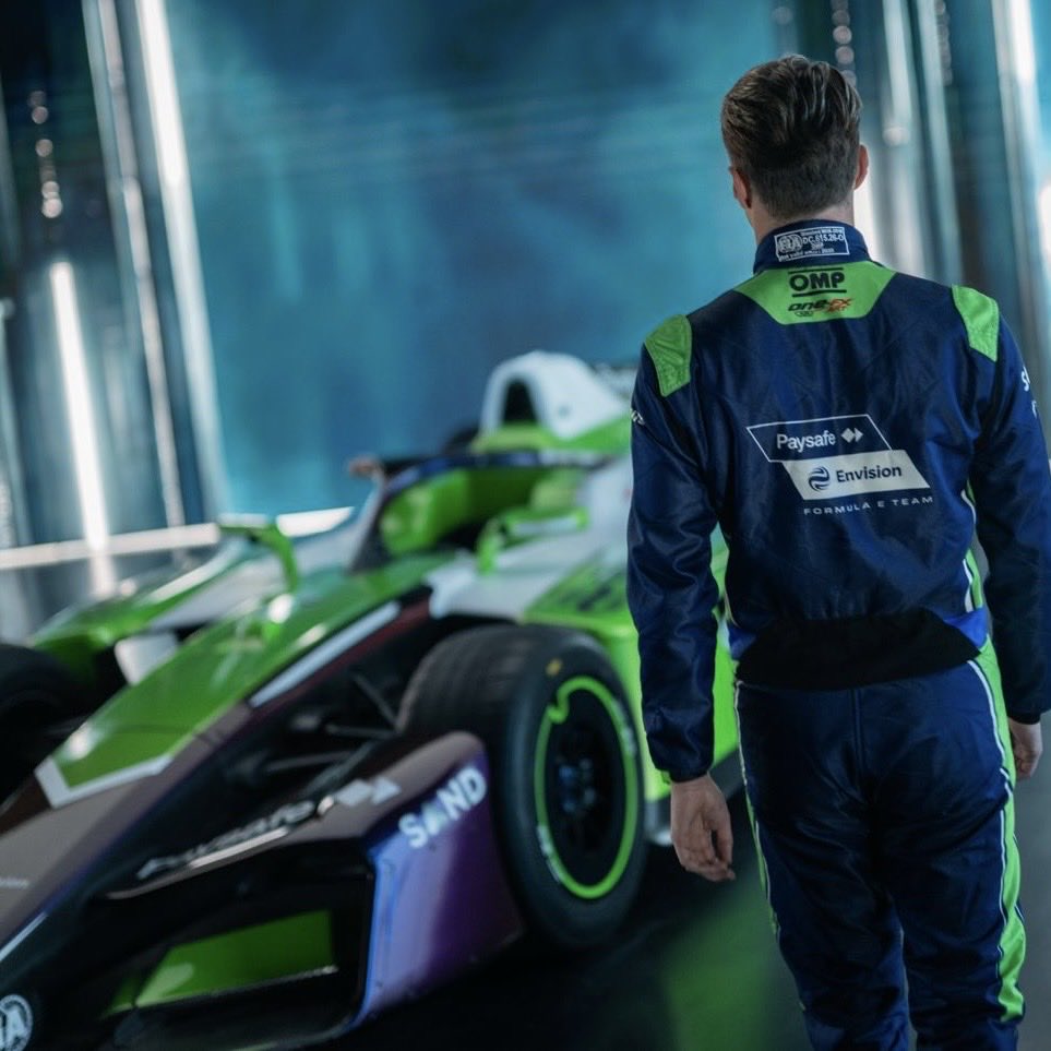 maxg_official's tweet photo. Start of a new era 💚 https://t.co/RjJaQMvjVu