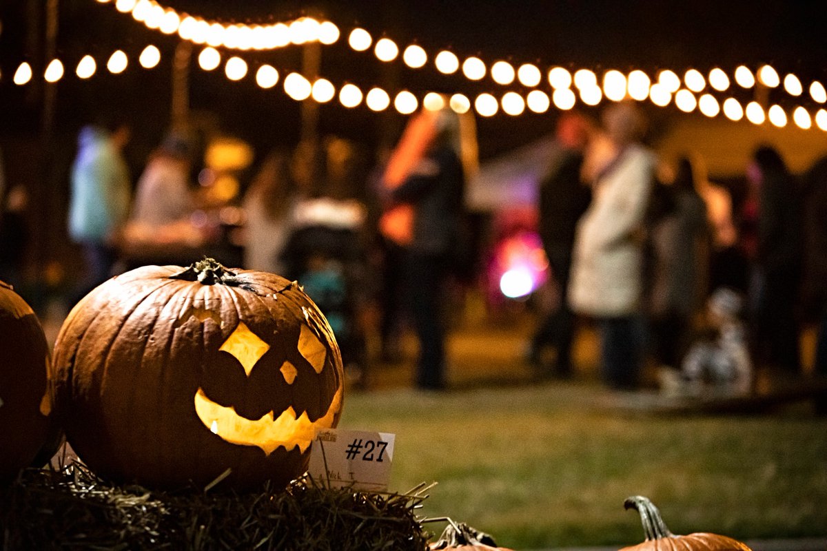 SevierFun's tweet photo. 🎃FREE PUMPKINS FOR THE KIDS! 🎃

@etsu is making Sevierville's History & Haunts even more fun with a FREE Pumpkin Patch! Families are invited to stop by and let each child choose their very own pumpkin to take home, while supplies last.

It's just one more reason to join us for an evening filled with history, Halloween fun, community spirit, and family friendly activities.

https://t.co/85dvZrxmhb https://t.co/Id68oGkfvF