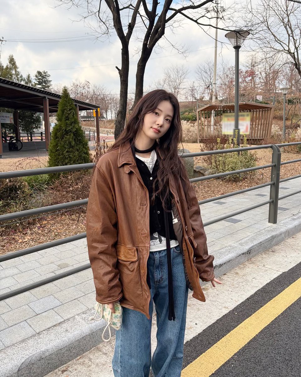 shnsias's tweet photo. nontonnya jadi keinget yang jaket coklat juga 😭☝️ https://t.co/RgRjE9NI2W