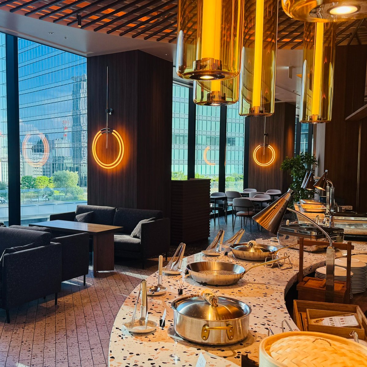 HiltonDadJP's tweet photo. 🇯🇵 Planning a Hilton stay in Japan?

I’m a Japan-based Hilton Diamond dad sharing the details hotel websites can’t tell you:
🏨 real stays &amp; room views
💎 upgrades
🍳 breakfast &amp; lounges
💰 points vs cash
👨‍👩‍👧 family tips
🚆 local access
All photos are mine. Start here ↓ https://t.co/4AYSiChEEC