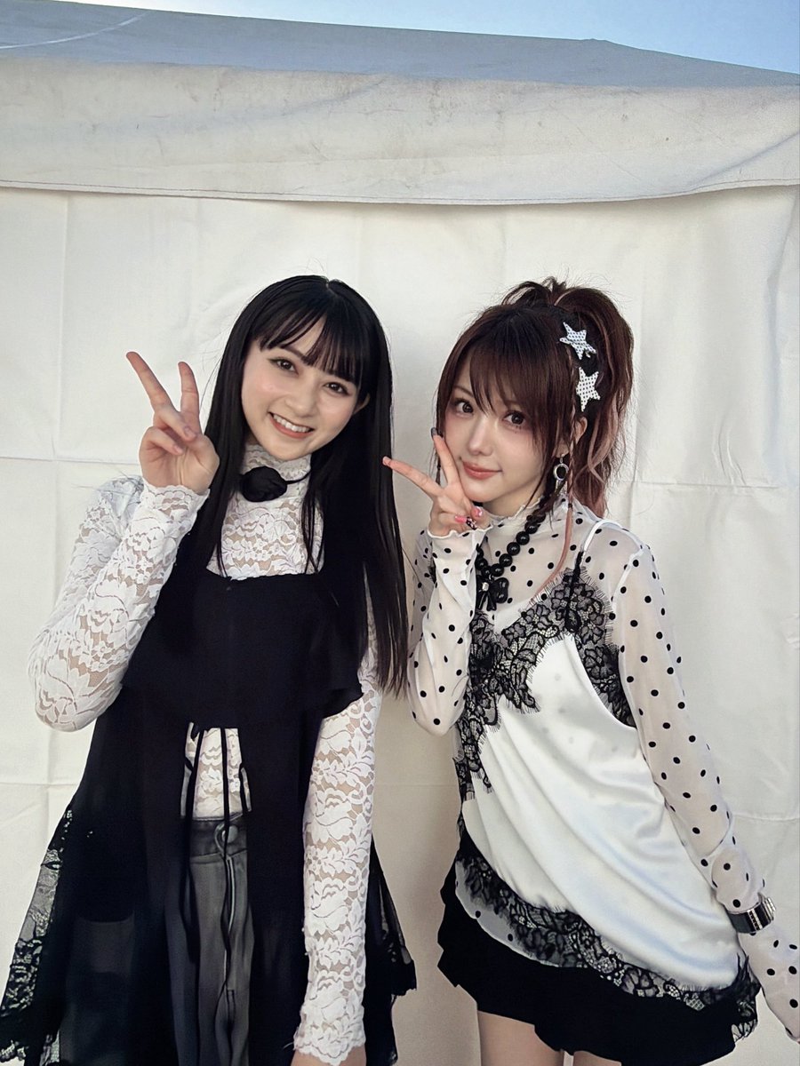 uug2_minami's tweet photo. 田中れいなさんとお写真撮っていただきました😭

モーニング娘。さんが本当に本当に大好きで、、大緊張してしまいましたがお会いできてとっても嬉しかったです、！

お忙しいところありがとうございました！

#クロフェス2026 #クロフェス https://t.co/3E2S6BLMRx