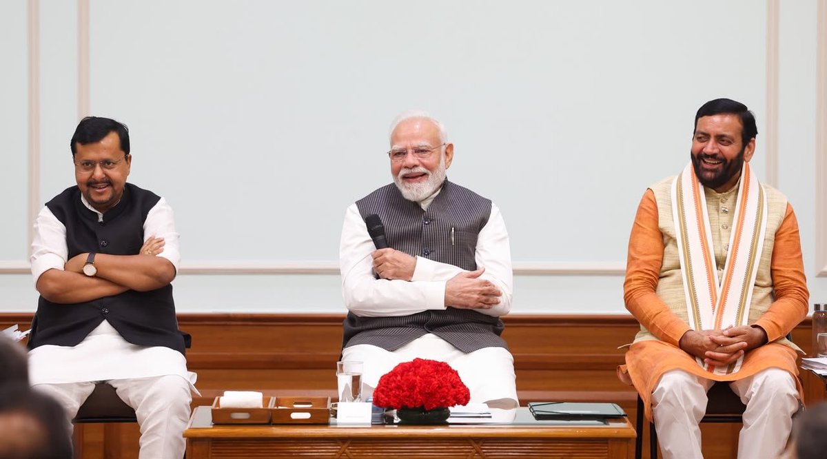 narendramodi's tweet photo. आज 7, लोक कल्याण मार्ग पर हरियाणा के सभी भाजपा विधायकों से मुलाकात बहुत सुखद रही।

उनसे कई विषयों पर बेहद सार्थक संवाद हुआ। 

बैठक में जनता-जनार्दन की बेहतर से बेहतर सेवा के साथ ही जनकल्याण के लिए और प्रभावी तरीके से काम करने पर भी चर्चा हुई।

@BJP4Haryana https://t.co/Jp3yA8hR8K