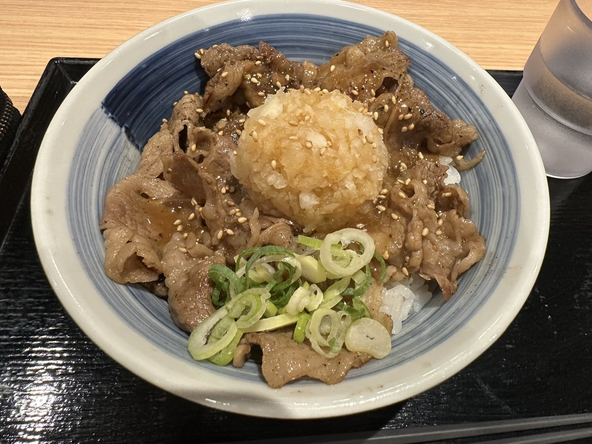Ivukey's tweet photo. これ牛丼やのにあっさりしてて食べやすくてめっちゃ美味しかった https://t.co/TZmzjzBT36