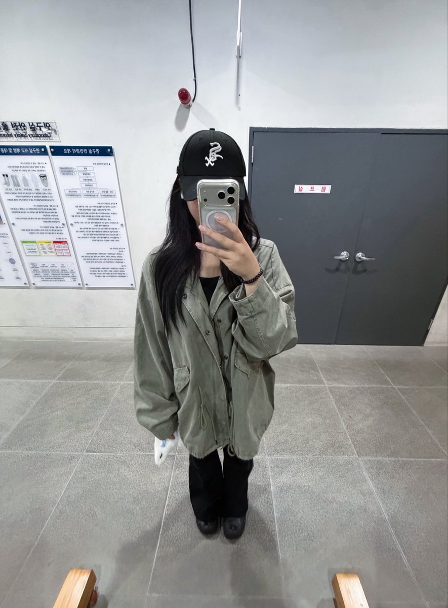 440iu's tweet photo. 나빼고 다 공부하지마 https://t.co/uWp50xYW9a