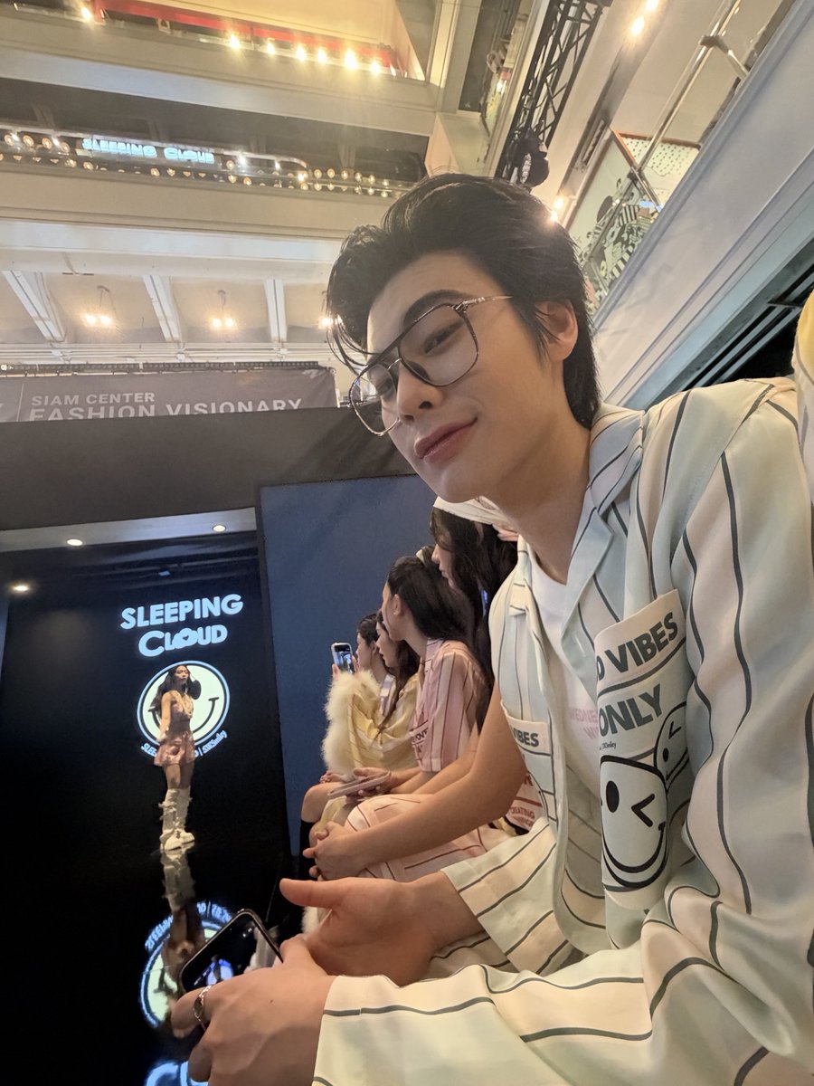 waavetnp's tweet photo. ฝากหนุ่มคนนี้หน่อยครับ
THEEWAVE AT SIAM CENTER BIFW26

#SiamCenterBIFW2026xTHEEWAVE 
#SleepingcloudTH https://t.co/D48l7PplpR