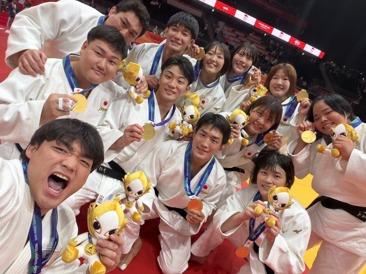 ajjf_judo's tweet photo. 【#第20回アジア競技大会（2026／愛知・名古屋）】

／
柔道競技最終日の結果をご報告します✅ 
＼

男女混合団体戦 1位🥇

みなさんの声援が選手たちの大きな力となり、最後まで戦い抜くことができました🔥

たくさんの応援をありがとうございました🎌✨

そして、明日からは
2026年バクー #世界選手権 大会が開幕🇦🇿
引き続き、日本代表選手への応援をよろしくお願いします‼️
 
#愛知名古屋2026 #ともに一歩踏み出す勇気を #ajjf #judo #柔道 
@TeamJapan