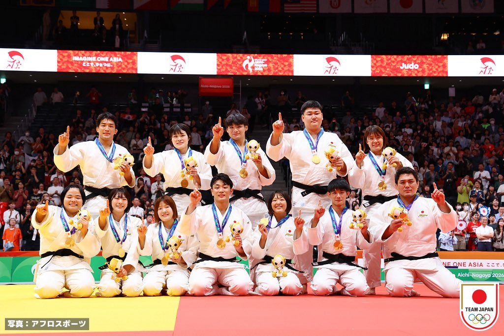 ajjf_judo's tweet photo. 【#第20回アジア競技大会（2026／愛知・名古屋）】

／
柔道競技最終日の結果をご報告します✅ 
＼

男女混合団体戦 1位🥇

みなさんの声援が選手たちの大きな力となり、最後まで戦い抜くことができました🔥

たくさんの応援をありがとうございました🎌✨

そして、明日からは
2026年バクー #世界選手権 大会が開幕🇦🇿
引き続き、日本代表選手への応援をよろしくお願いします‼️
 
#愛知名古屋2026 #ともに一歩踏み出す勇気を #ajjf #judo #柔道 
@TeamJapan