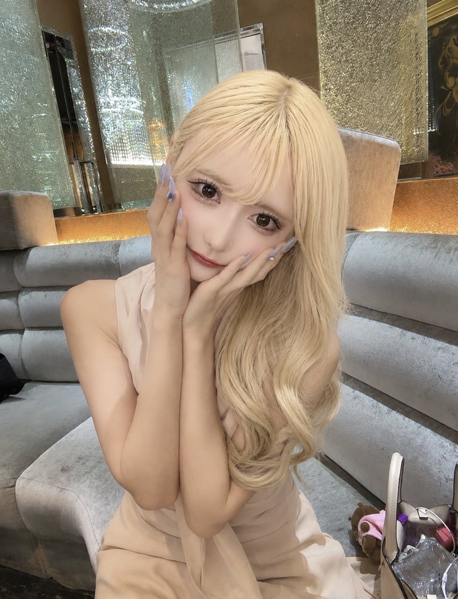 VnxCi7's tweet photo. ギャル好きな人！正直に教えて！！
こっちから「会いたい」ってDM、迷惑ですか？ https://t.co/LDmCiCr6o0