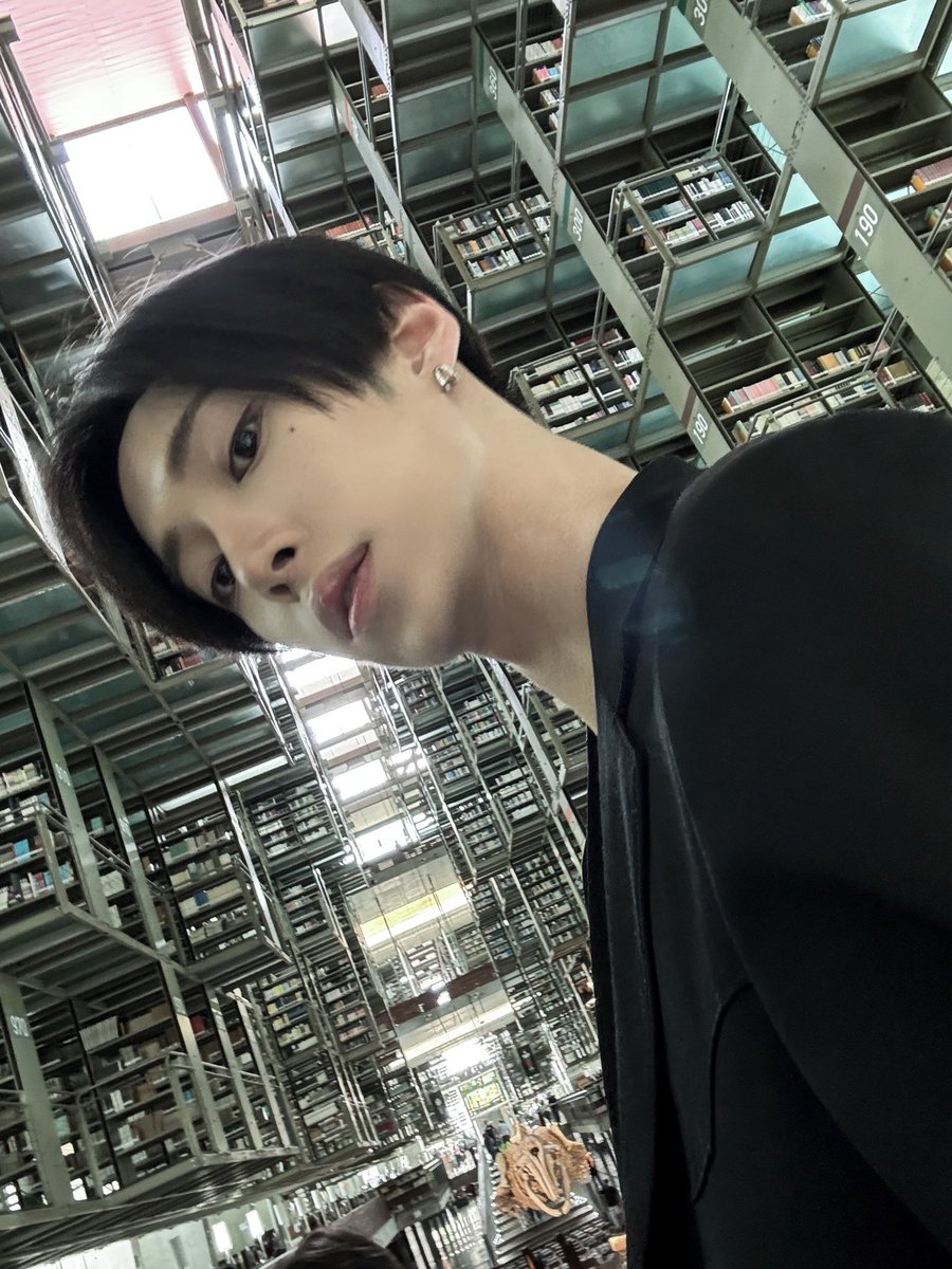 ZJH_27's tweet photo. 261003 #아르노 https://t.co/OVe5j6y6FS