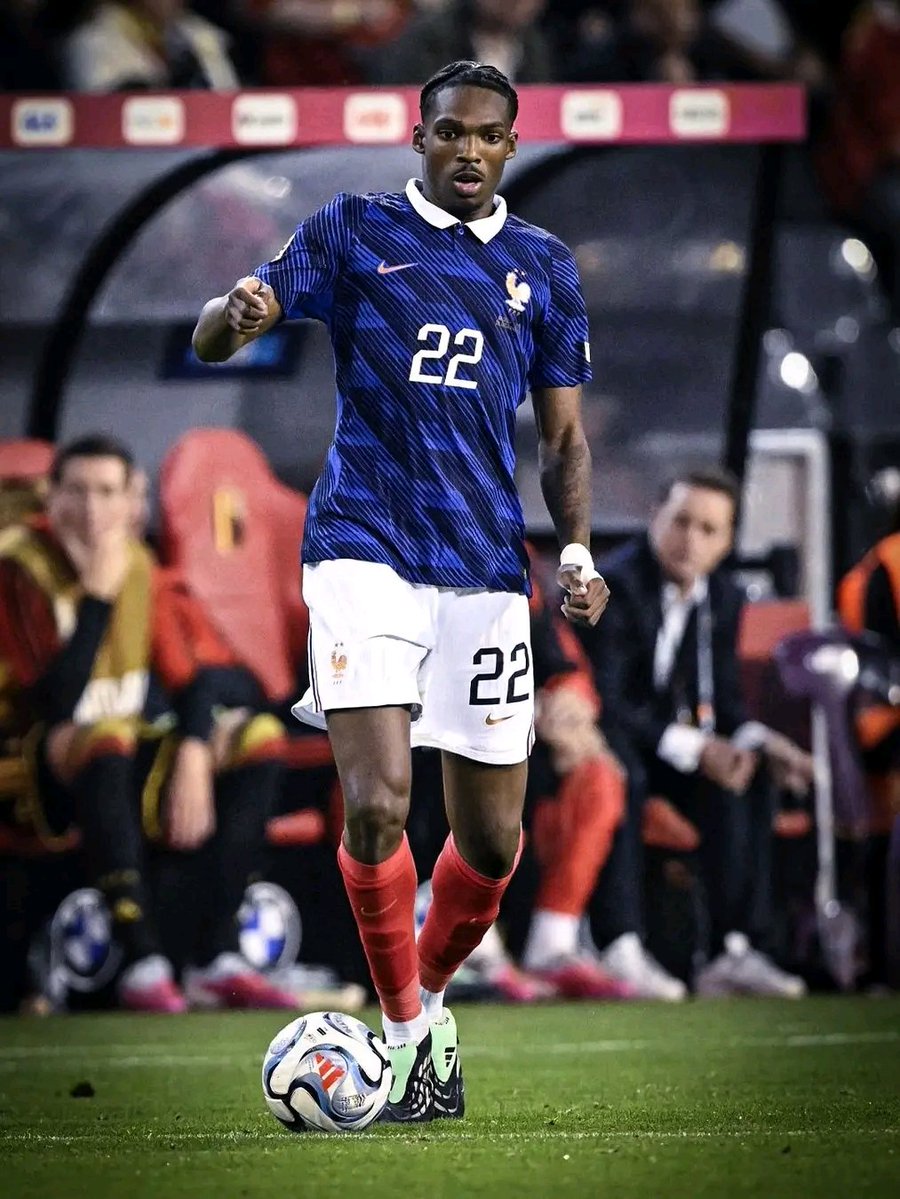 jehmyE's tweet photo. 🚨 When Chelsea were linked with Jérémy Jacquet, plenty of Chelsea fans were against it 😄

The complaints were familiar: “Too much money for an unknown player,” “Chelsea are signing another kid,” and “we need experience.”

Now look at him. He is performing brilliantly for Liverpool and France, showing exactly why top clubs were prepared to invest early.