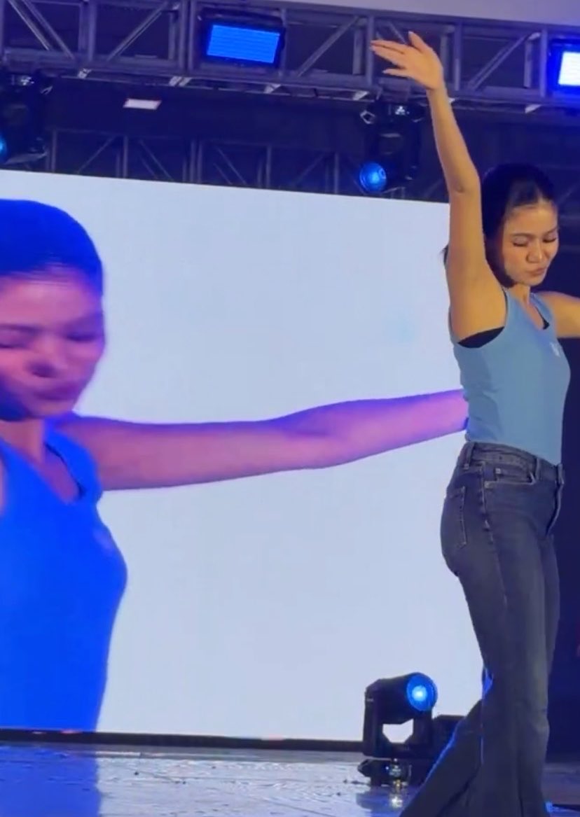 doughnbil's tweet photo. enjoying herself onstage, that’s what she does the best and we LOVE!!

(c) Ko Lay

HERMOSA BELINDA
#BelleMariano https://t.co/4eU2rrvFdU