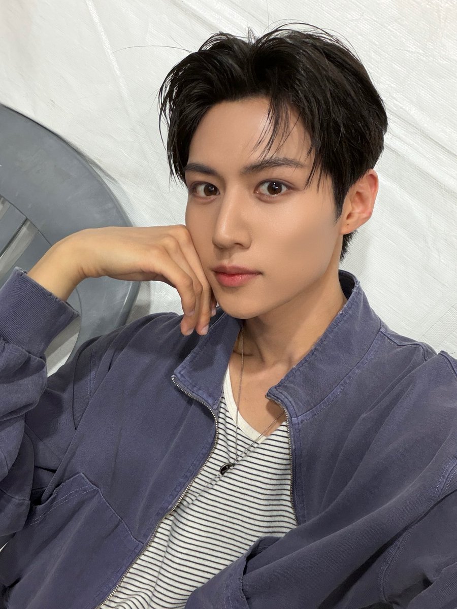 LUN8_members's tweet photo. [#이안]
거창 처음 왔는데 너무 즐겁게 놀다가 갑니당 감사합니댜 다음에 또 만나요👋👋

#루네이트 #LUN8 #Ian https://t.co/95J2BcLuuJ