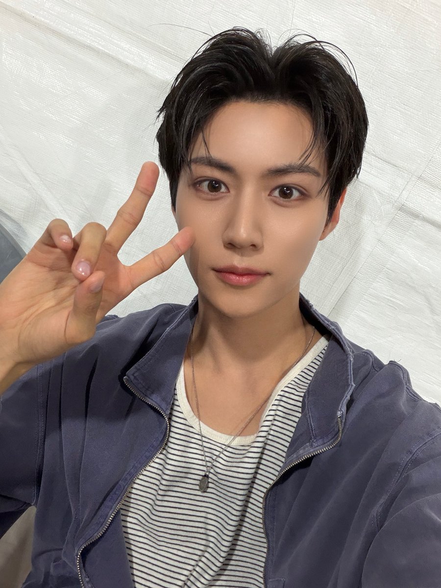 LUN8_members's tweet photo. [#이안]
거창 처음 왔는데 너무 즐겁게 놀다가 갑니당 감사합니댜 다음에 또 만나요👋👋

#루네이트 #LUN8 #Ian https://t.co/95J2BcLuuJ