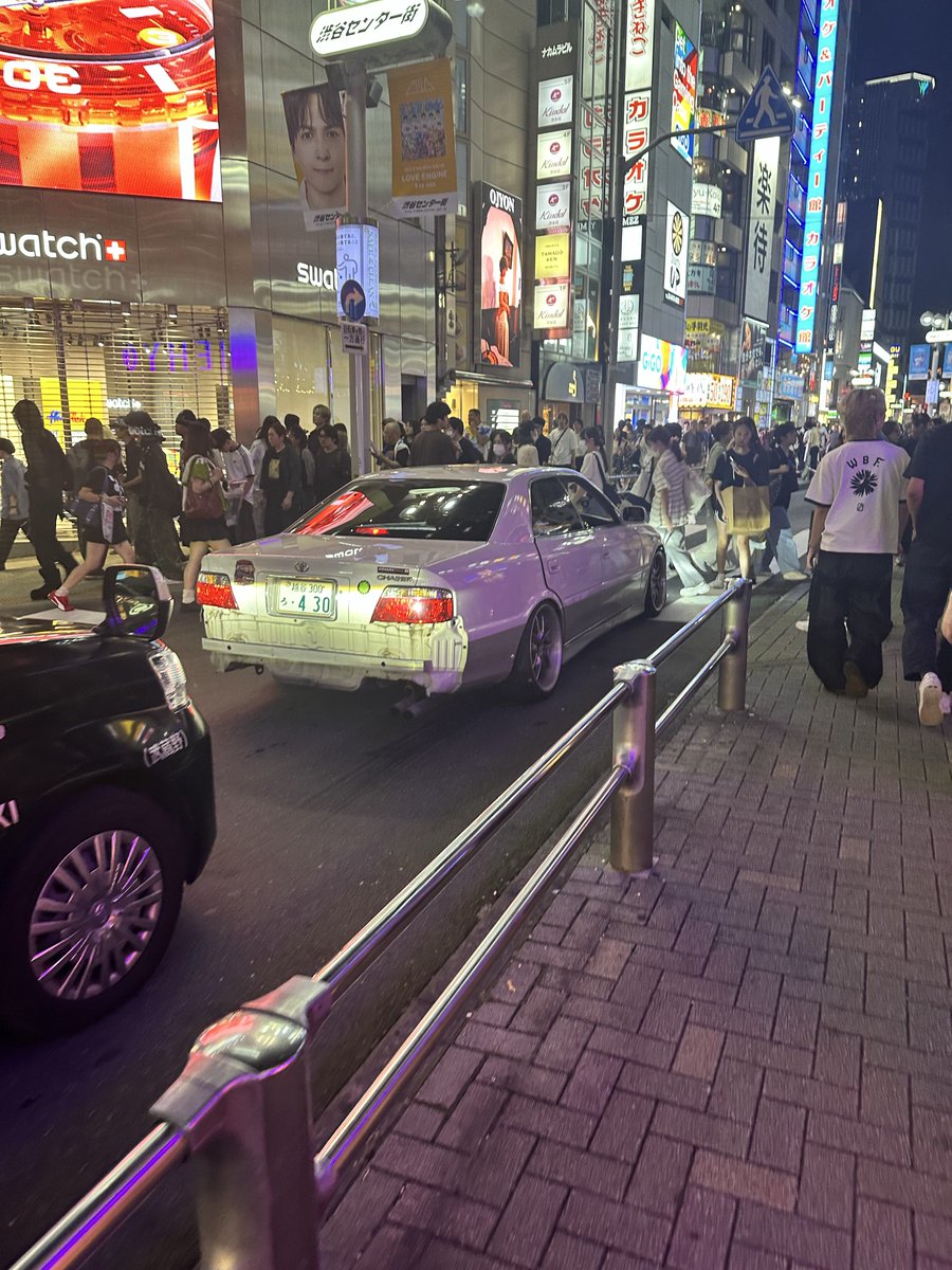 __x_x_x_x_x_r's tweet photo. そんな偶然ある？？？？
先日渋谷行った時に、あ、チェイサーと思って撮ったやつ https://t.co/171iN4mgK3