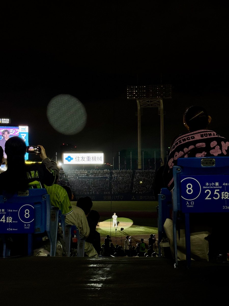 jingu_stadiumpr's tweet photo. セレモニー💐

#石川雅規 投手 #swallows #神宮球場 https://t.co/9kaMA3FLJx