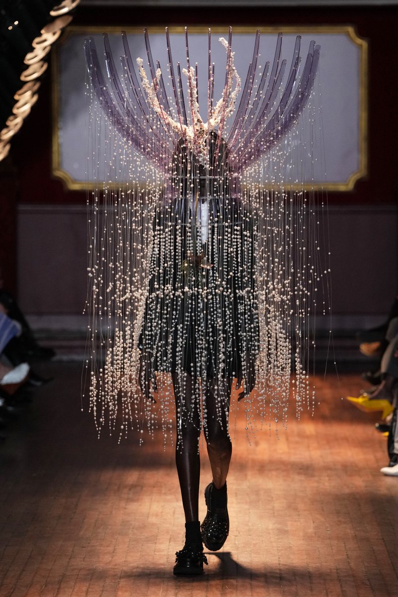 itsbleekerxox's tweet photo. Noir Kei Ninomiya SS27; bursts of matter https://t.co/X5zr0qCykk